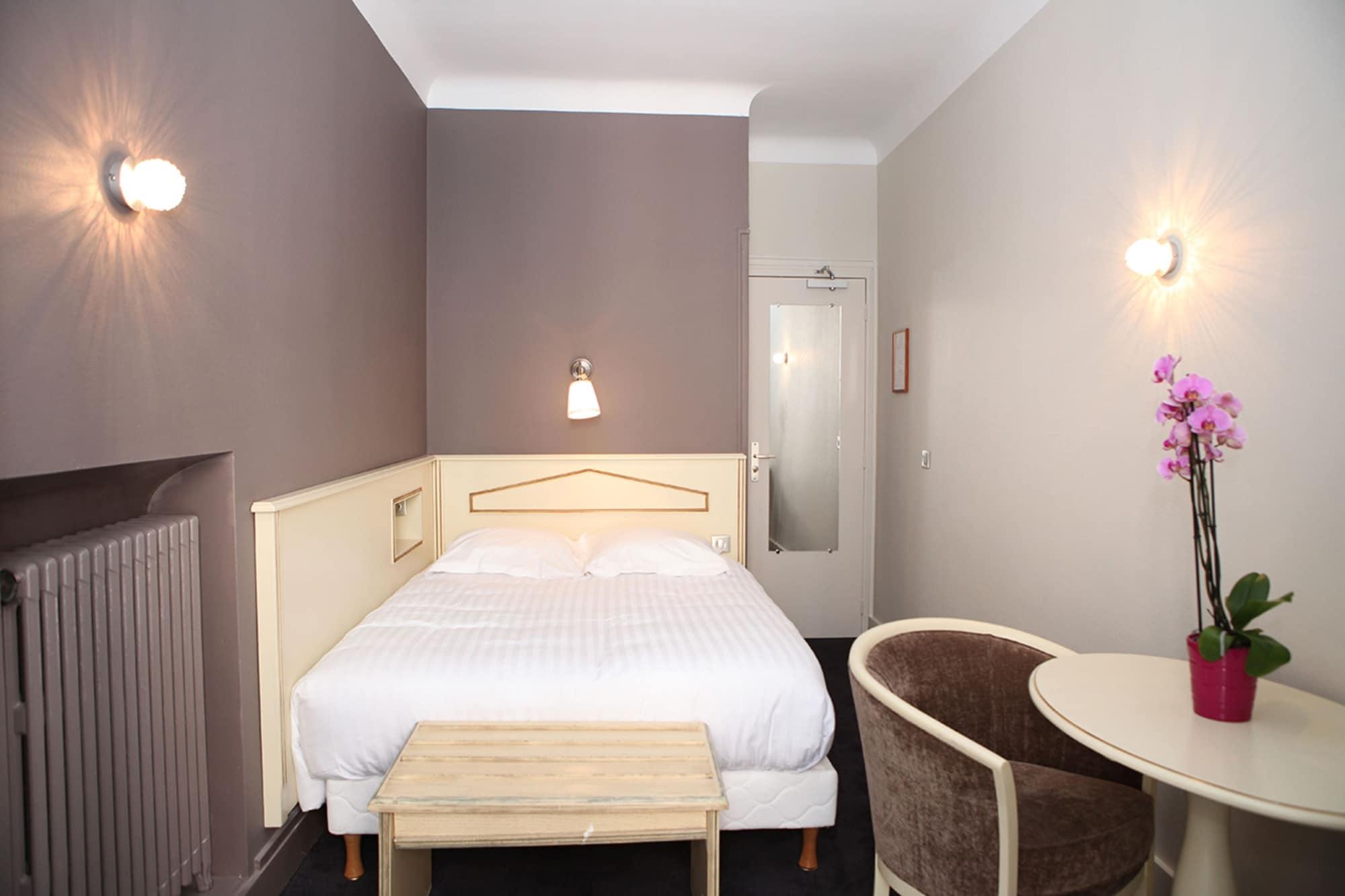 Hotel Le Roncevaux Pau Exterior photo
