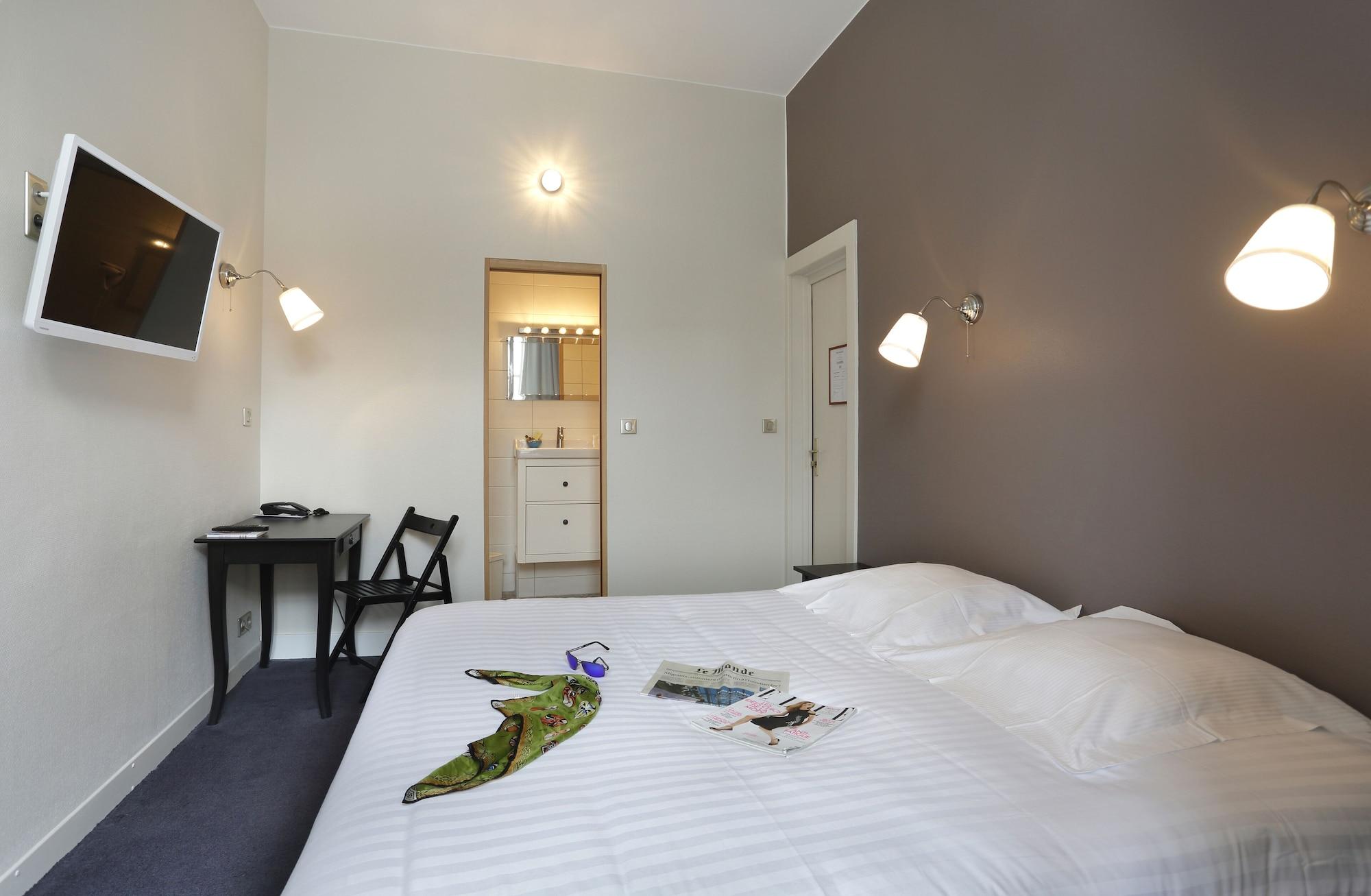 Hotel Le Roncevaux Pau Exterior photo