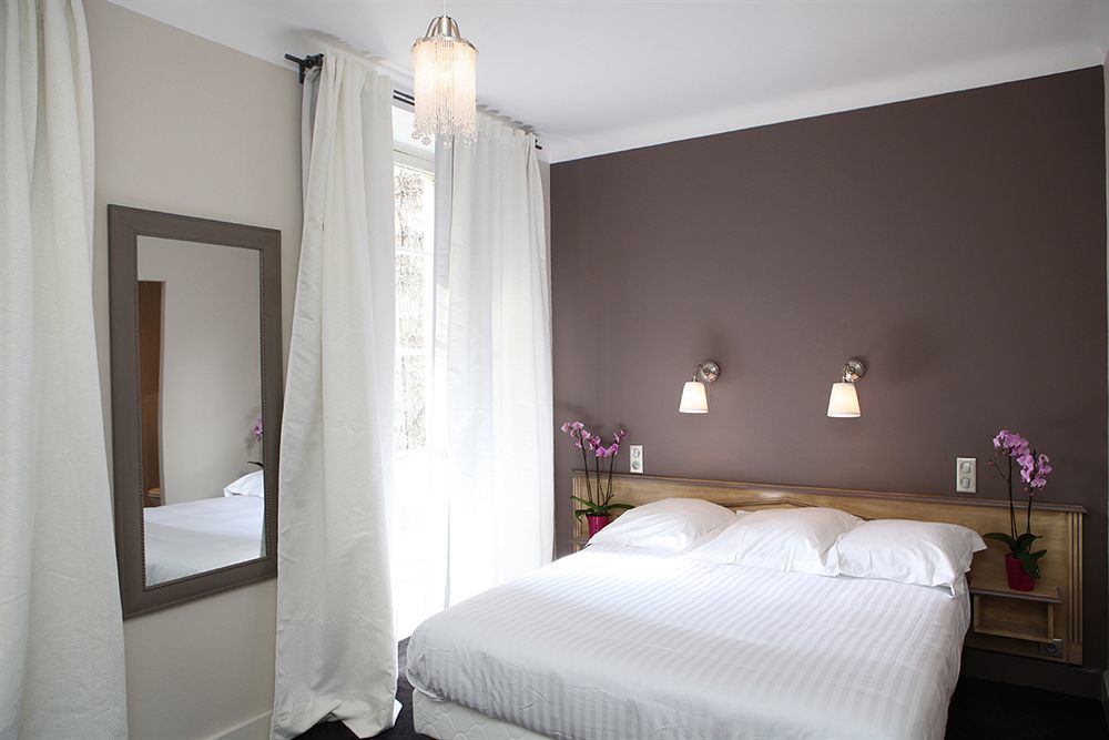Hotel Le Roncevaux Pau Exterior photo